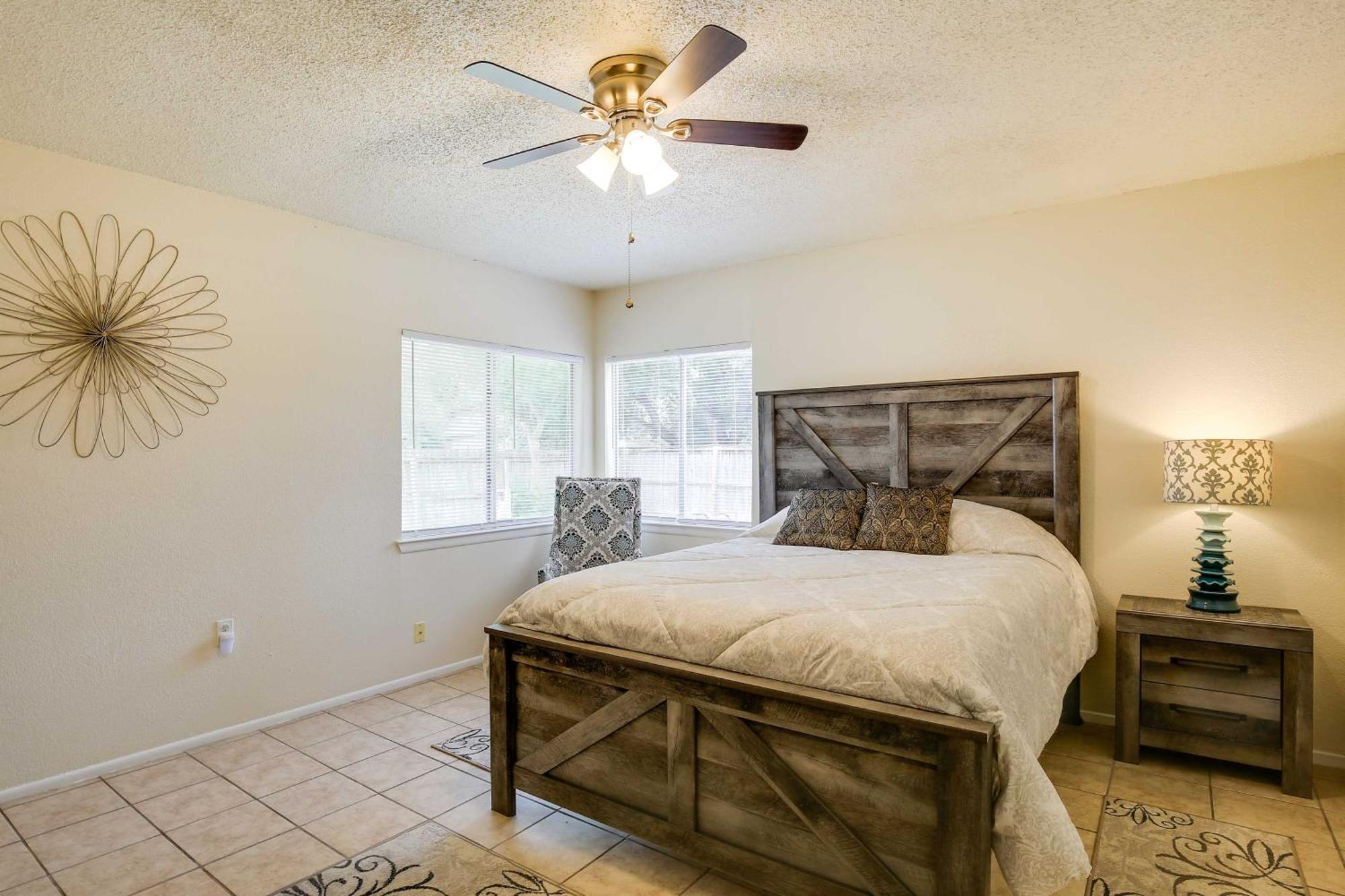 Sunny San Antonio Home With Backyard And Patio! Ngoại thất bức ảnh